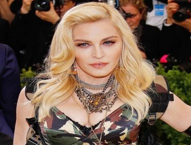 Madonna: Στα 59 της ποζάρει… topless στο Instagram και προκαλεί! (φωτό)